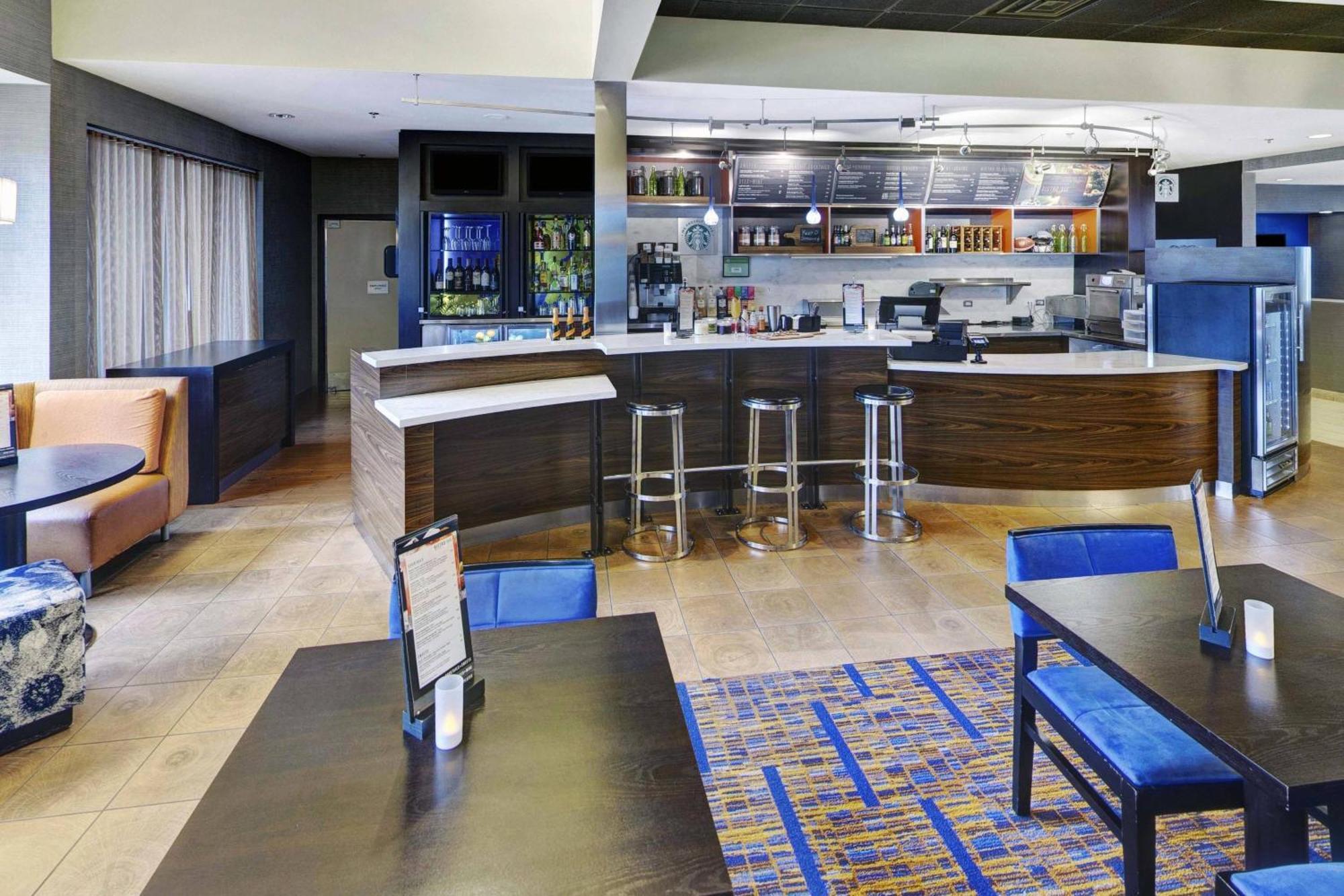 Courtyard Chicago Glenview/Northbrook Hotel Екстериор снимка